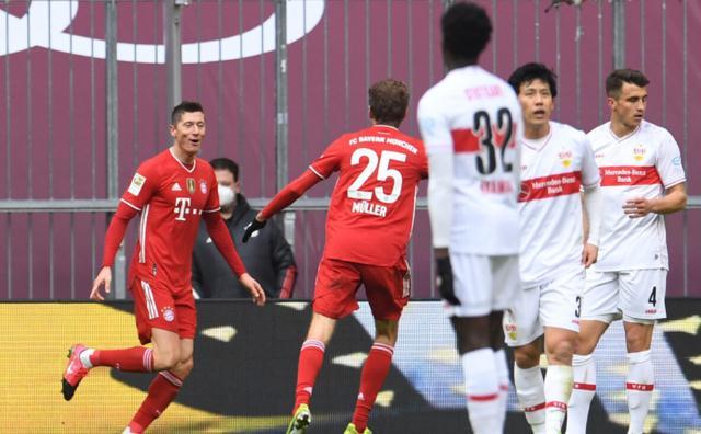 门兴格拉德巴赫主场四球横扫斯图加特  