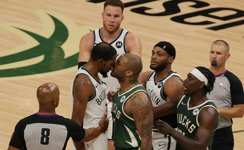  米德尔顿复出雄鹿大胜篮网豪取赛季第45场胜利  